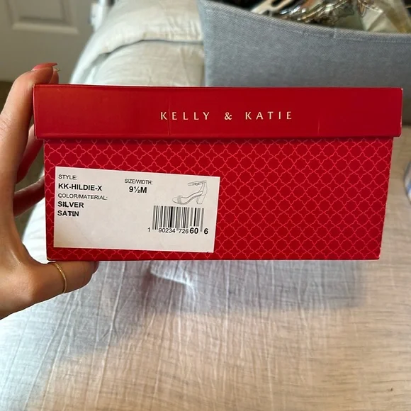 Kelly & Katie white satin pearl heels - Picture 2 of 3